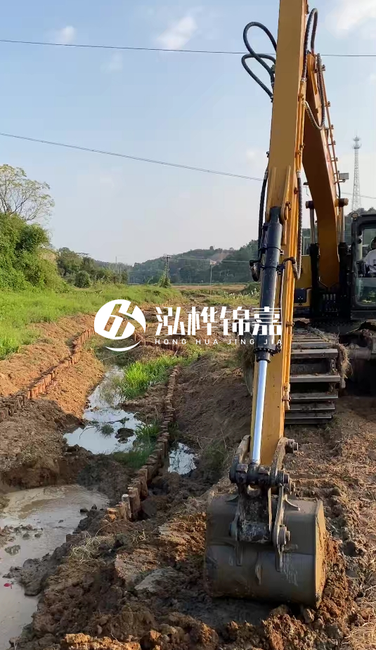 青島河道清淤專(zhuān)業(yè)施工-水挖機(jī)清淤適合哪些河道狀況？