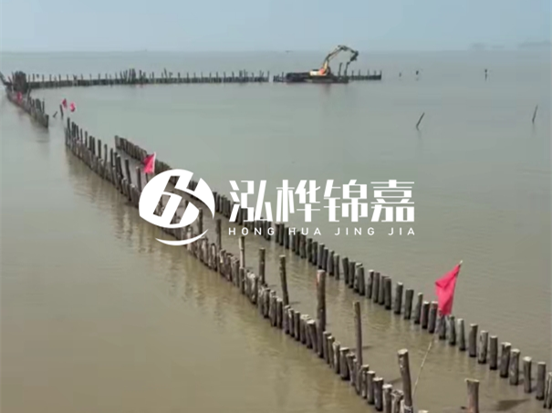 河道護(hù)坡打樁對(duì)河岸保護(hù)有何作用？河道松木樁水面需要預(yù)留多長(zhǎng)？