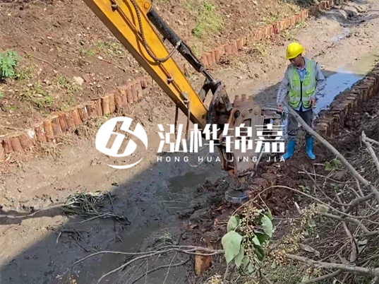 松木樁施工隊(duì)泓樺錦嘉 - 河道加固打松木樁怎么打？