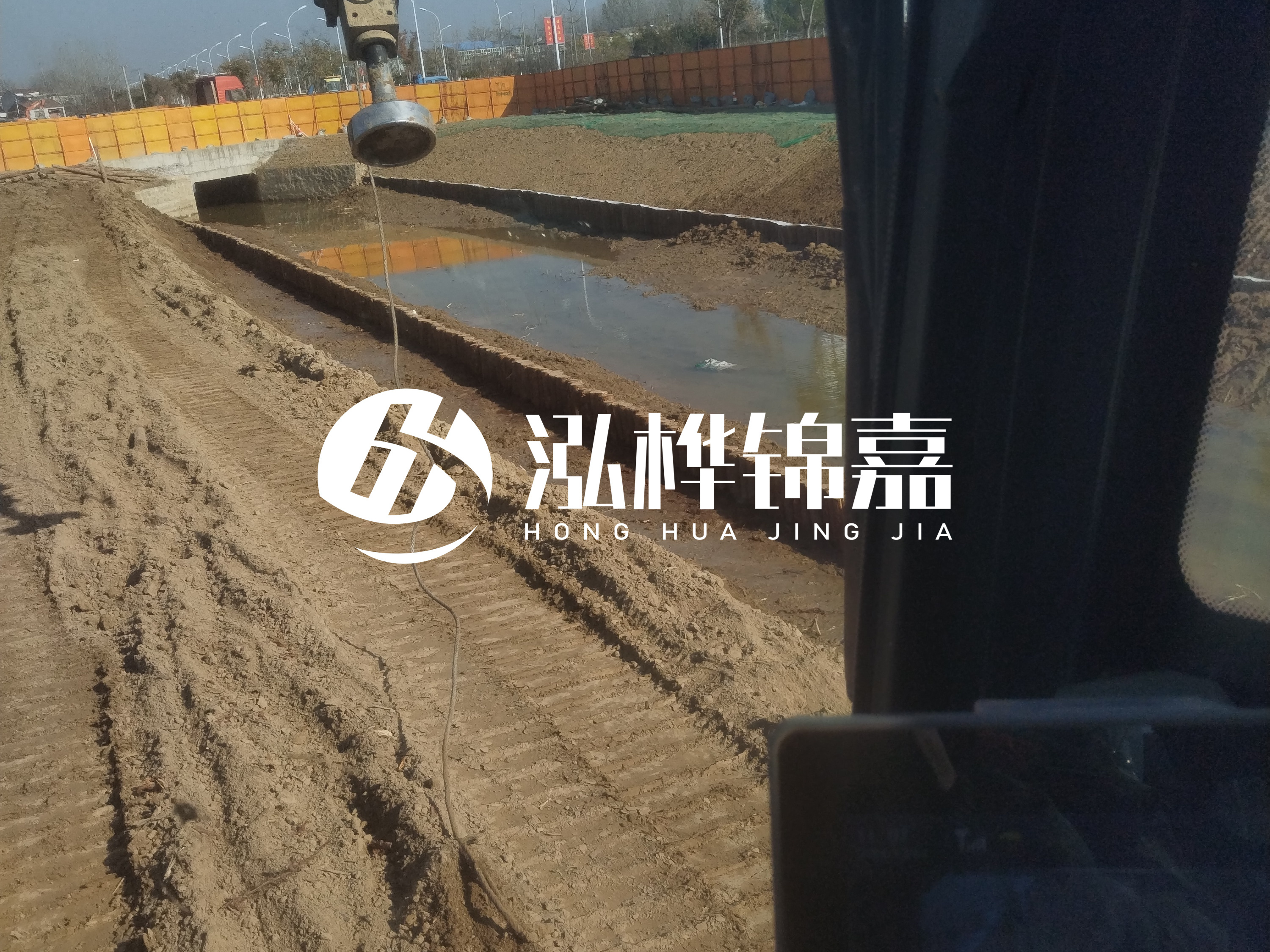 水泥仿木樁施工隊(duì)泓樺錦嘉 - 仿木樁施工和木樁有什么區(qū)別？